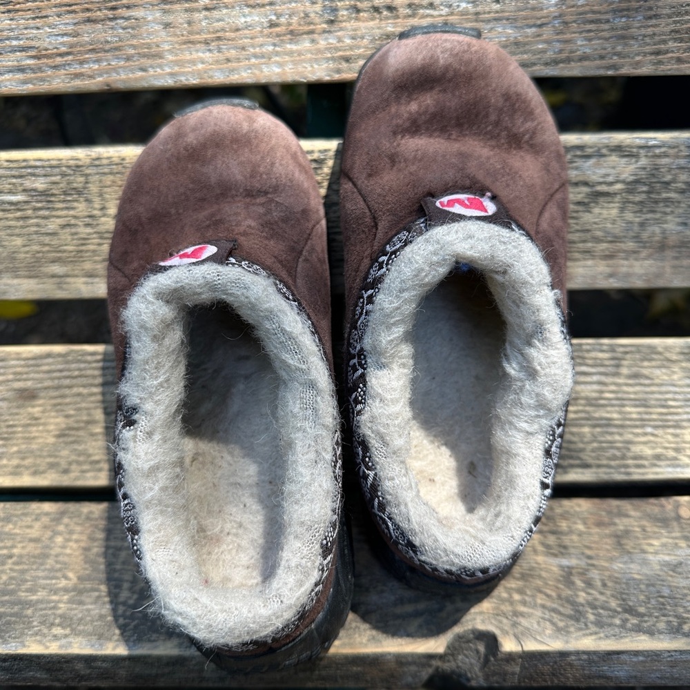 Toddlers Merrell Brown Slippers with Fleece Lining